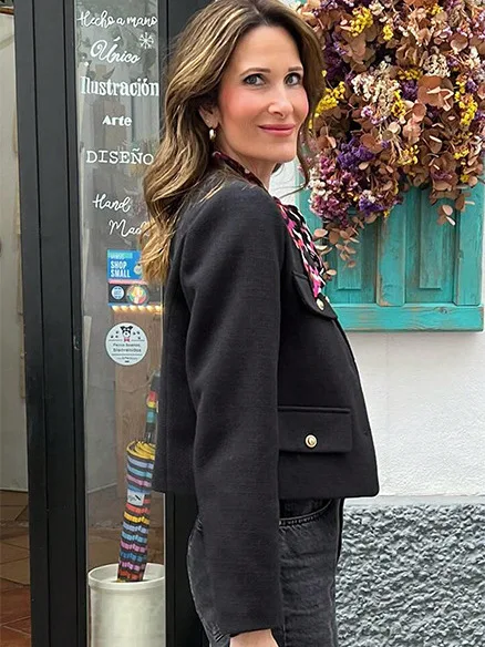 French Elegant Black Tweed Jacket Women Vintage Metal Button Crop Coat Luxury O Neck Texture Winter Autumn Casual Short Blouse