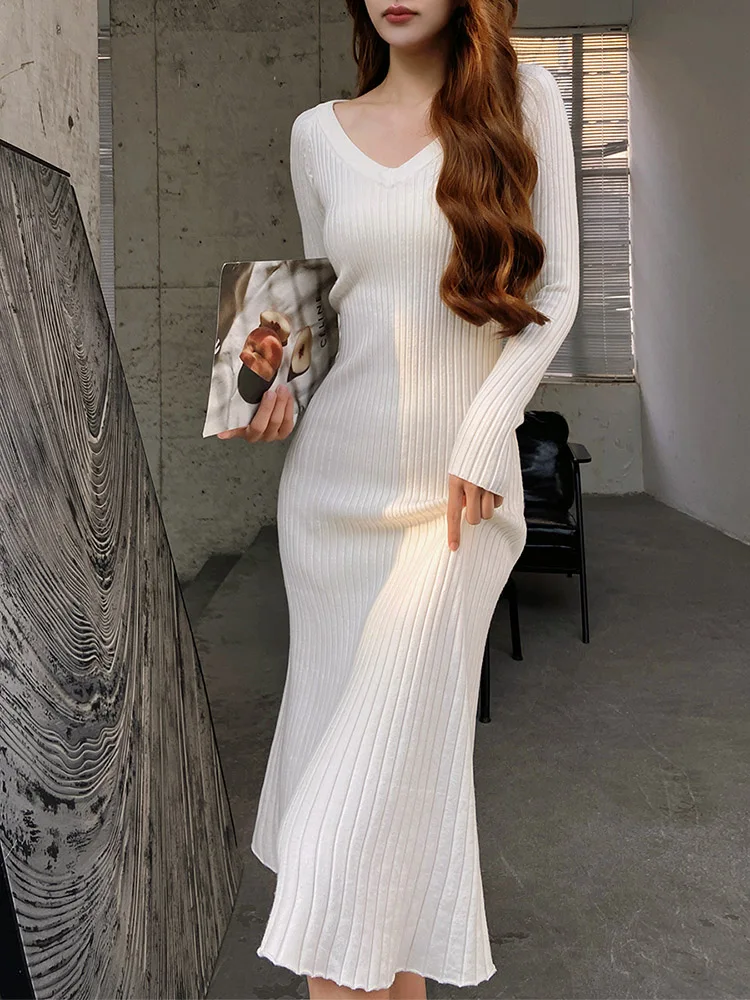 Dabuwawa V-Neck Knitted Dresses For Women New Arrival Draped Screw Thread Christmas Party Empire Trumpet Skirt Luxury DM1DDR015