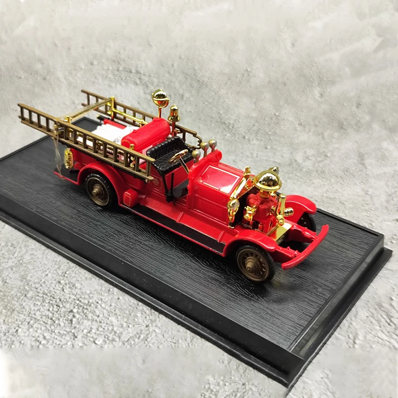 Diecast 1:64 Scale Ahrens Fox USA Vintage Fire Truck Model Toy Fire Engine Miniature Replica Collectible Gift