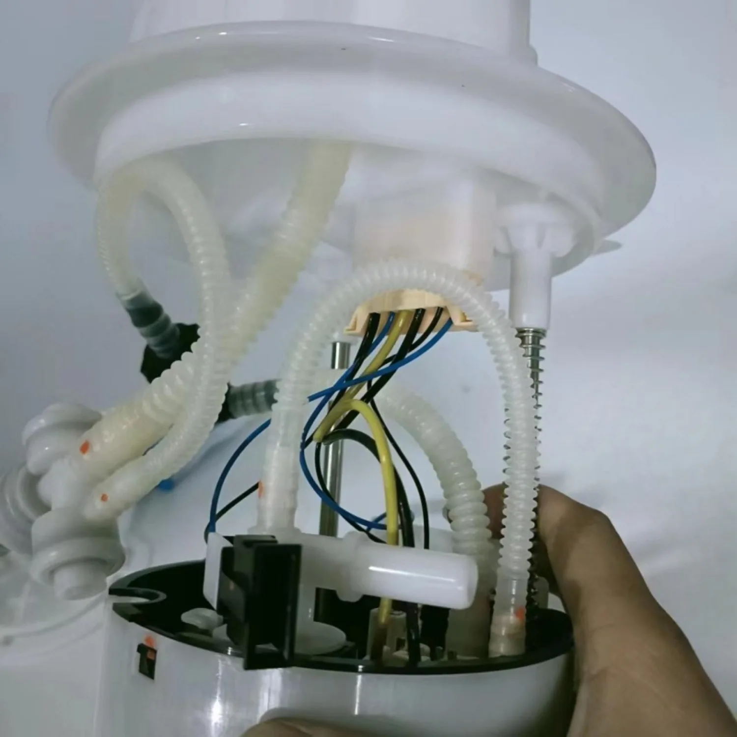 Automotive Fuel Pump Assembly OE:31273963 ,31372891 For Volvo S60 II (134),V60 I (155)Cross Country (157)