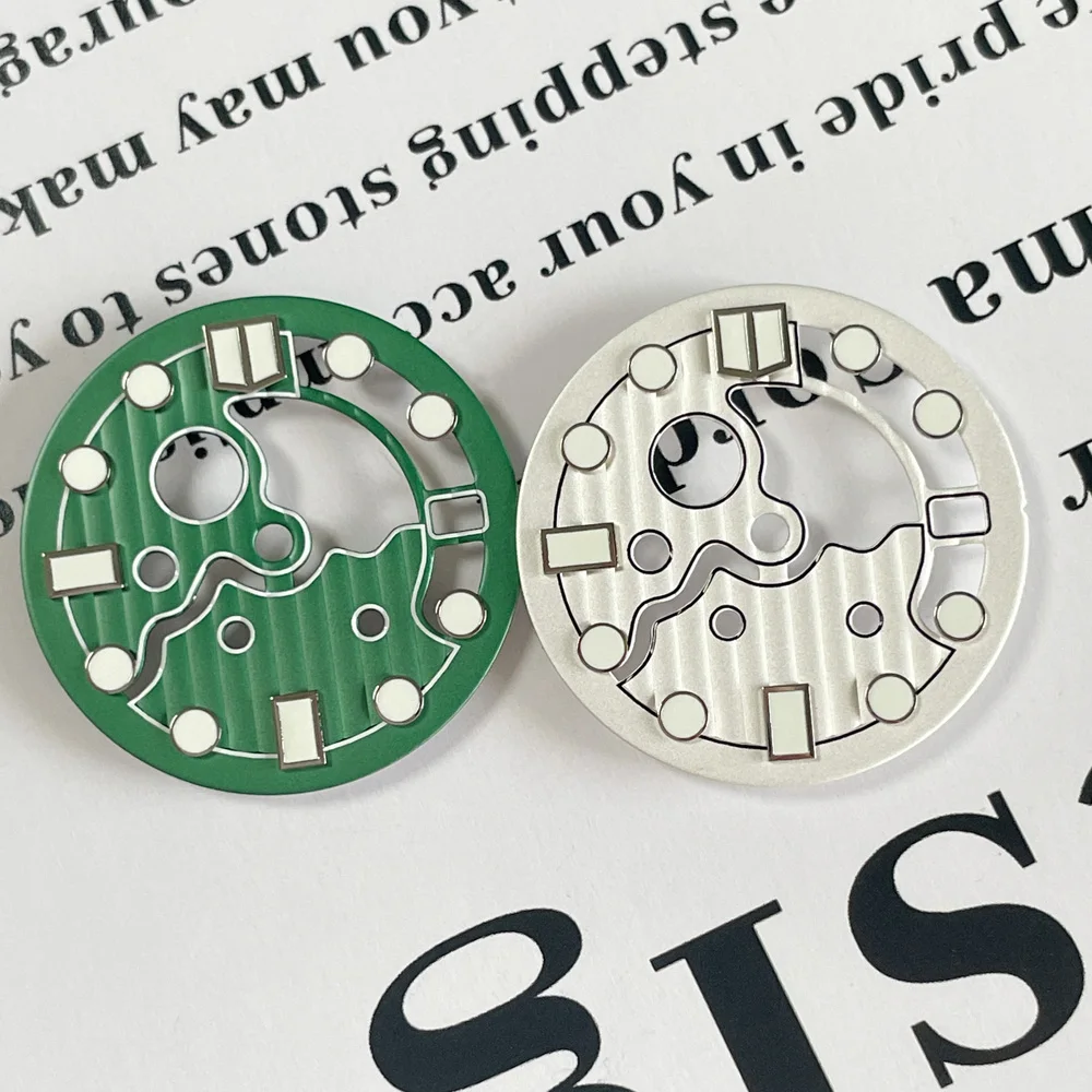 Modificación de accesorios de reloj luminoso verde con esfera hueca nueva de 28,5mm, adecuada para movimientos NH35/NH36/4R