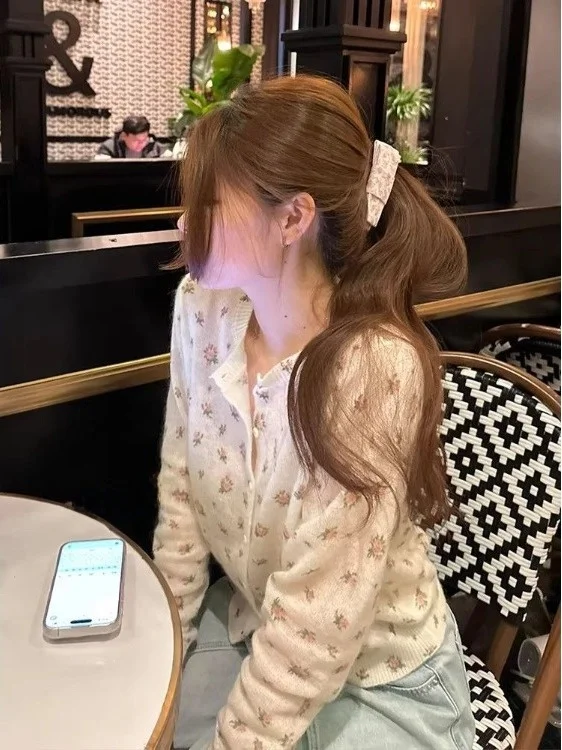 

Korean Style Beautiful White Floral Knitted Open Cardigan Women's Early Spring Loose Fit Slimming Top Outerwear