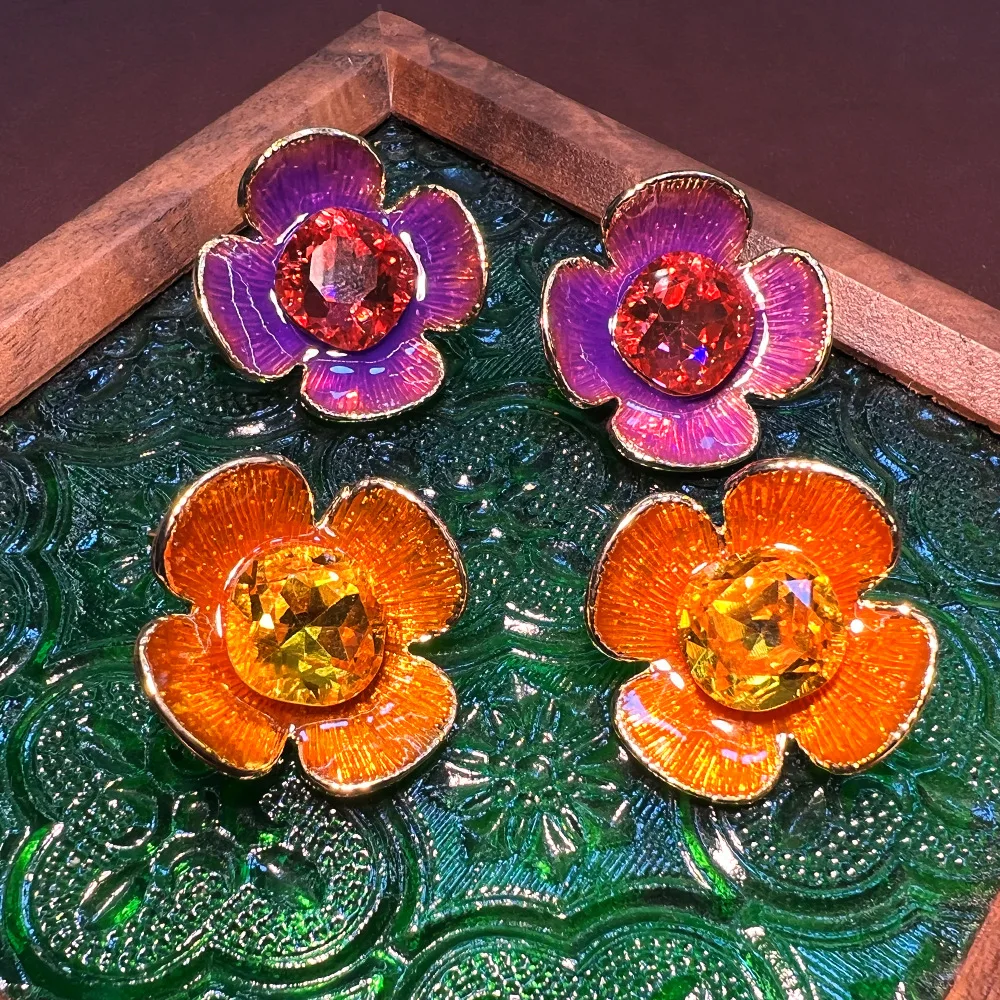 

Эмалевое украшение в национальном стиле, фиолетово-оранжевое, с объемными вставками из страз, уникальный дизайн, универсальное, позолоченное, S9