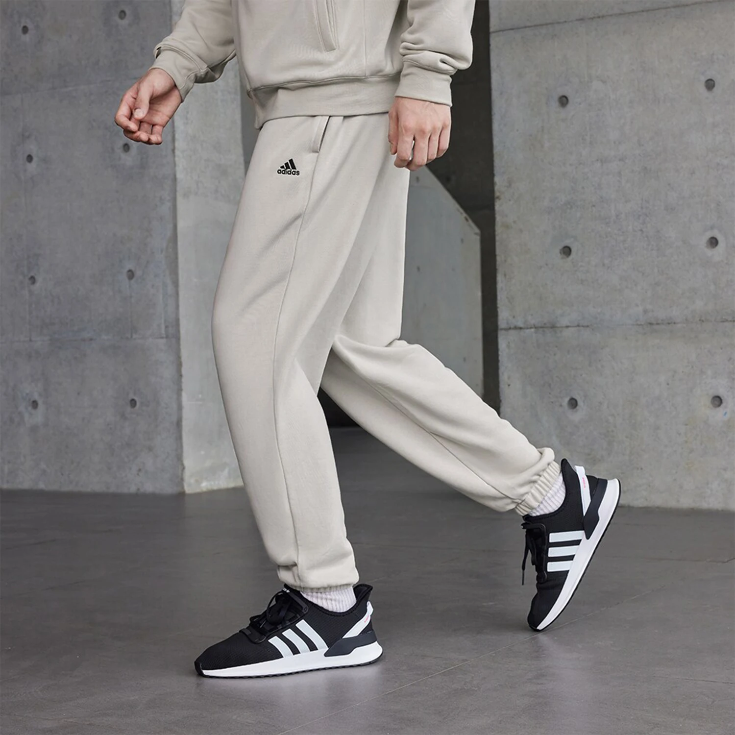 

adidas Genuine New Unisex Fleece Cuffed Loose Sport Pants IV7588