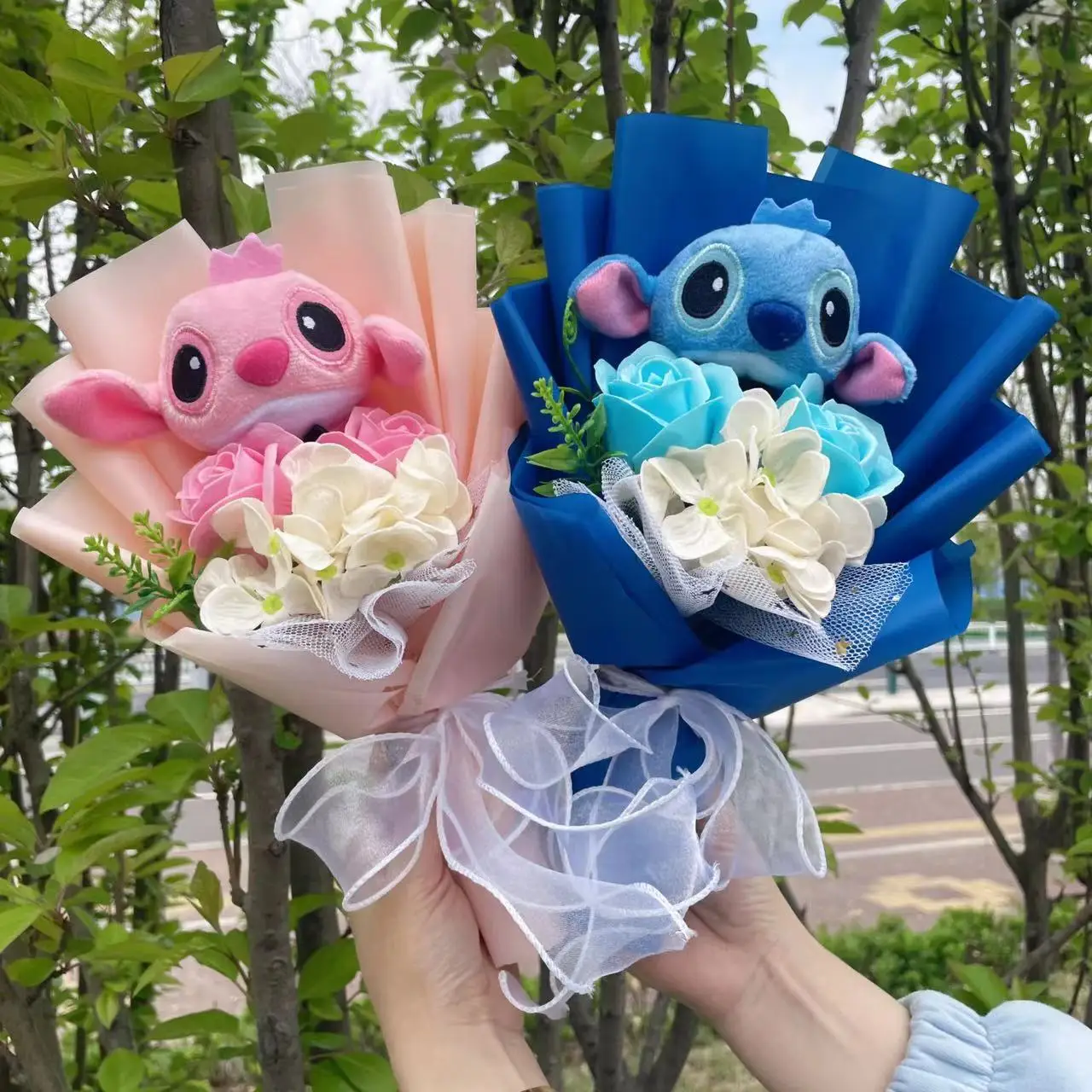 

Catoon Stich Winnie the Pooh SpongeBob Plush Doll Toy With Flowers Creative Handmade Bouquet Valentine Christmas Graduation Gift