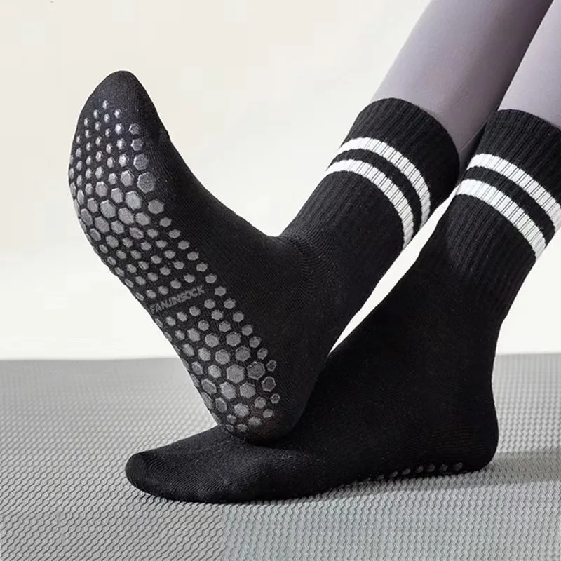 4 Pairs of Women's Autumn and Winter Mid-barrel Yoga Socks  Silicone Non-slip Pilates Socks Indoor Fitness Socks