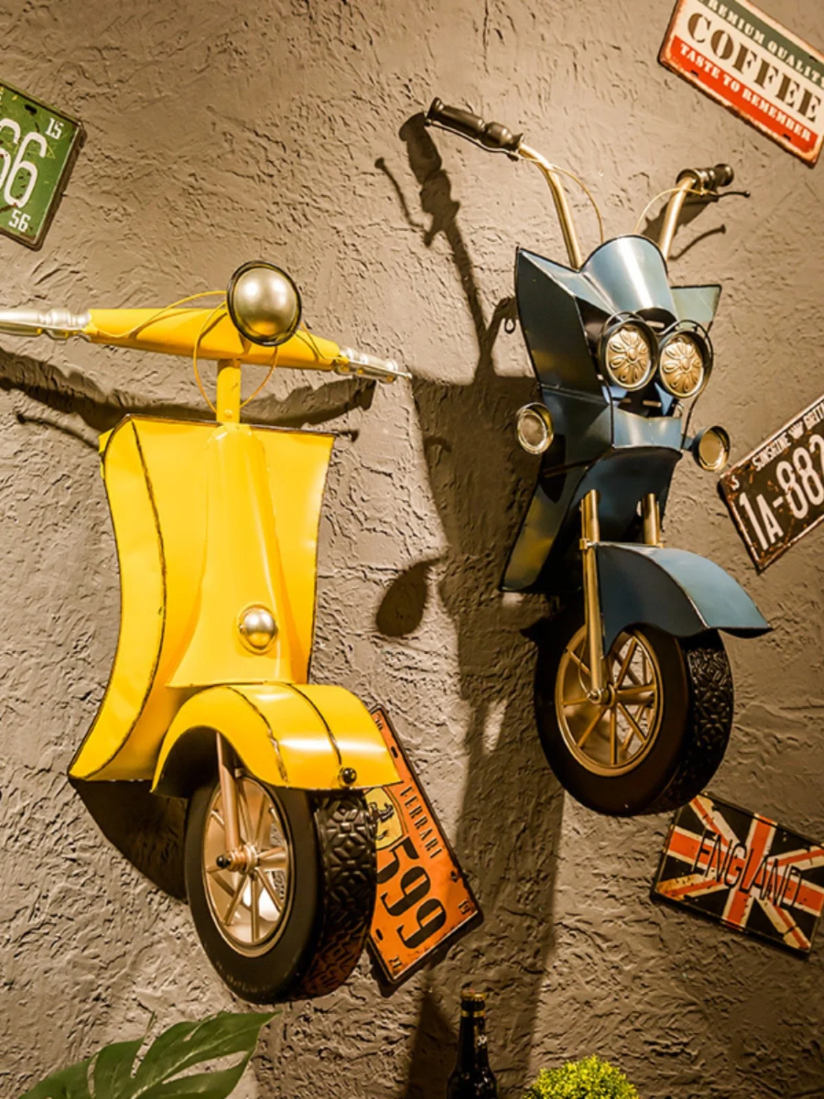 Industrial style wall decoration creative bar wall decoration Internet cafe locomotive clock in wall pendant