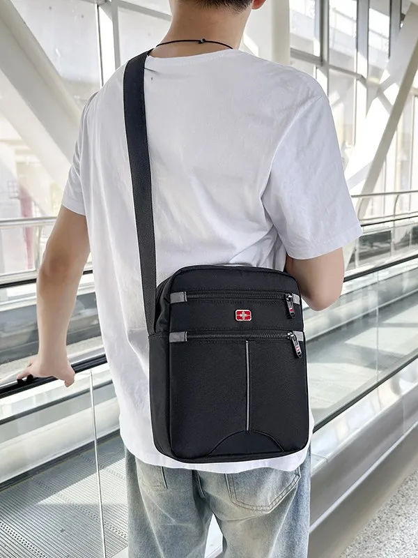 Рисунок 1 - Военная сумка через плечо с ножом для мужчин