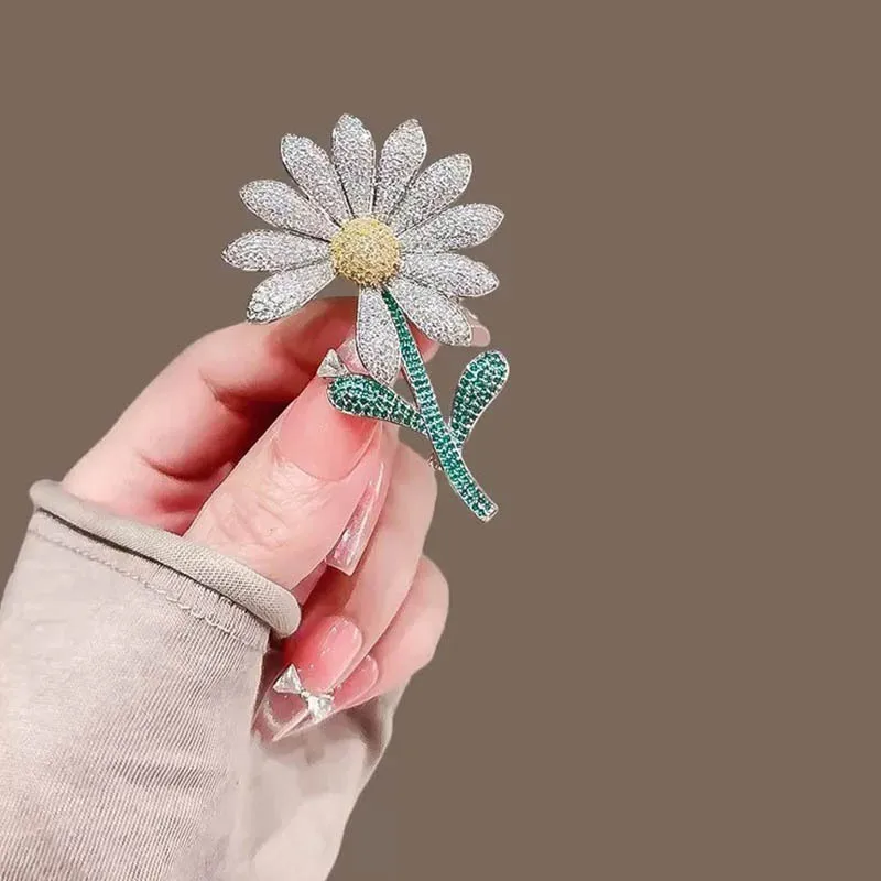 高級感のあるラインストーンデイジーブローチ、ピンバックル付きひまわりブローチ、高級ブローチスーツアクセサリー