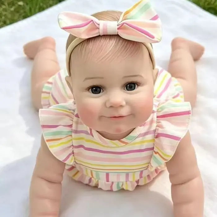 poupee-reborn-maddie-realiste-de-60-cm-avec-cheveux-implantes-a-la-main-peau-douce-au-toucher-3d-avec-veines-visibles-poupee-realiste-de-collection