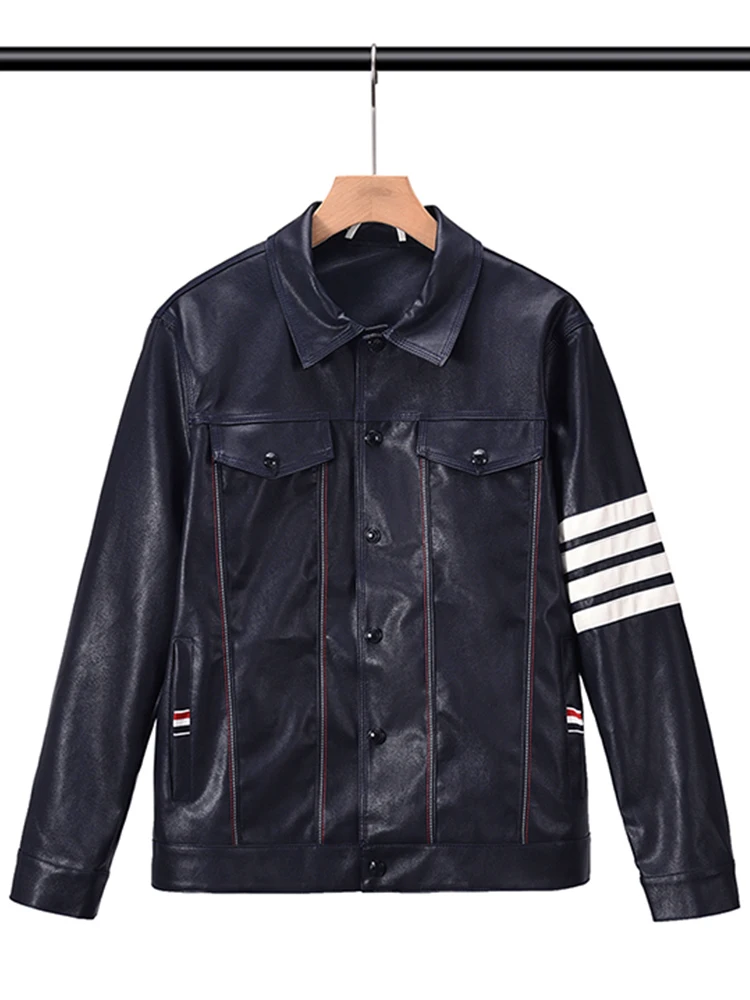 

Trendy Mens PU Leather Jaet Autumn Faion Ci Casual Striped Four Bars Splicing Motorcycle Sle Leather Coat Youth Strai...