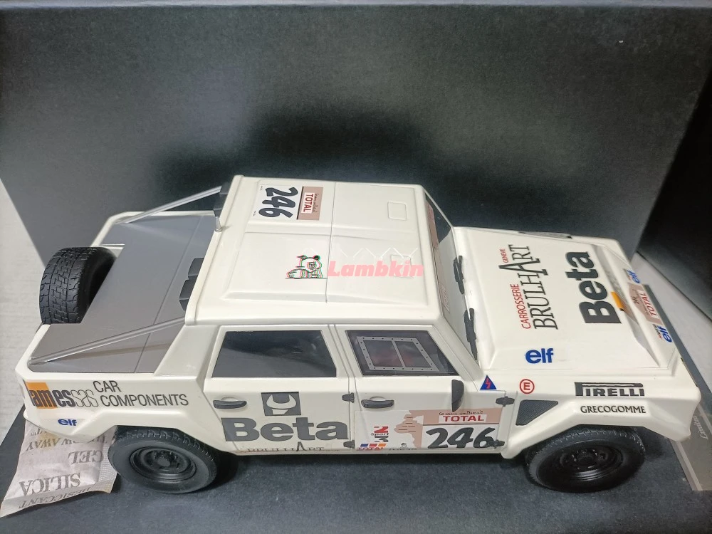 Decoration 1:18 For Lamborghini LM002 Dakar Rally 1987 Off-Road Pickup Rally Car Model Gifts Birthday Collections Ornaments