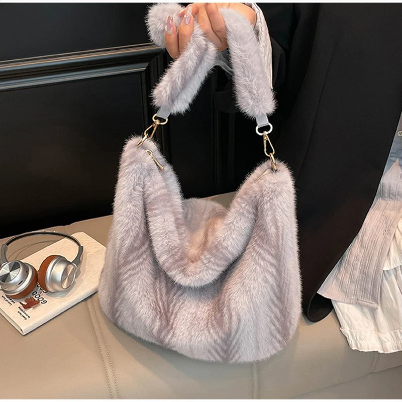 Weiche Kunstfell-Umhängetasche, Flauschige Plüsch-Handtasche für Damen, Warme Wintertasche für den Alltag, Große Kapazität, Leichtgewicht – Detail 13