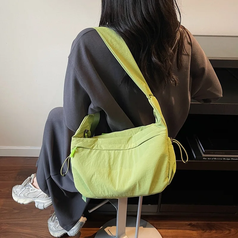 

Сумка через плечо в корейском стиле 2025 года — минималистичный однотонный кошелек-бродяга (сумка через плечо ярких цветов для поездок на работу)