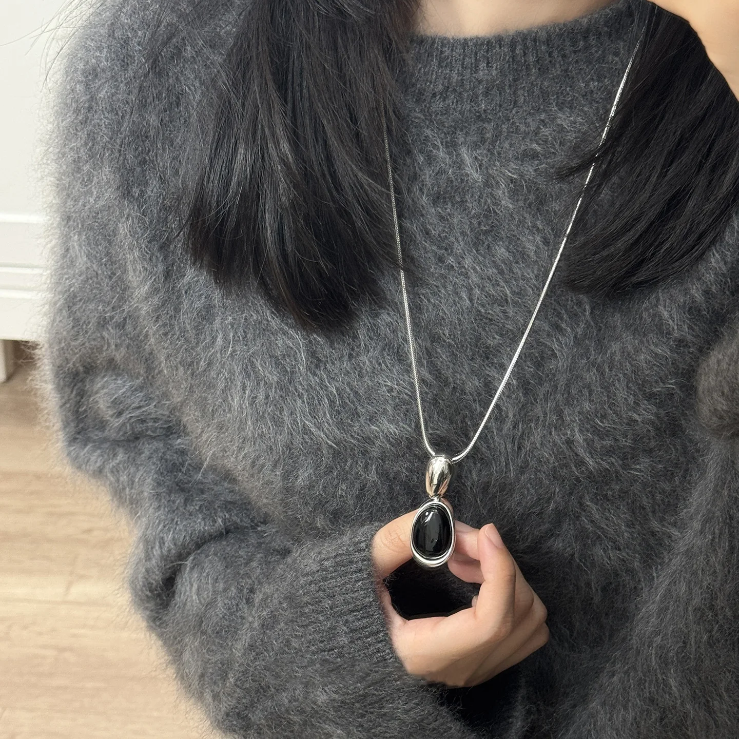 مجوهرات الأزياء خمر قلادة سوداء عظم الثعبان قلادة طويلة ، المرأة سترة سلسلة 2025 الاتجاه الجديد هدايا الحفلات