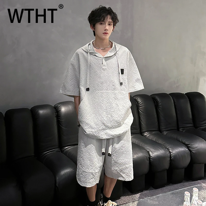 

WTHT Fashion Men's Solid Color Texture Pockets Drawing Hooded T-shirts Trendy 2025 Summer Casual Short Sleeves Tops Male 2A1296