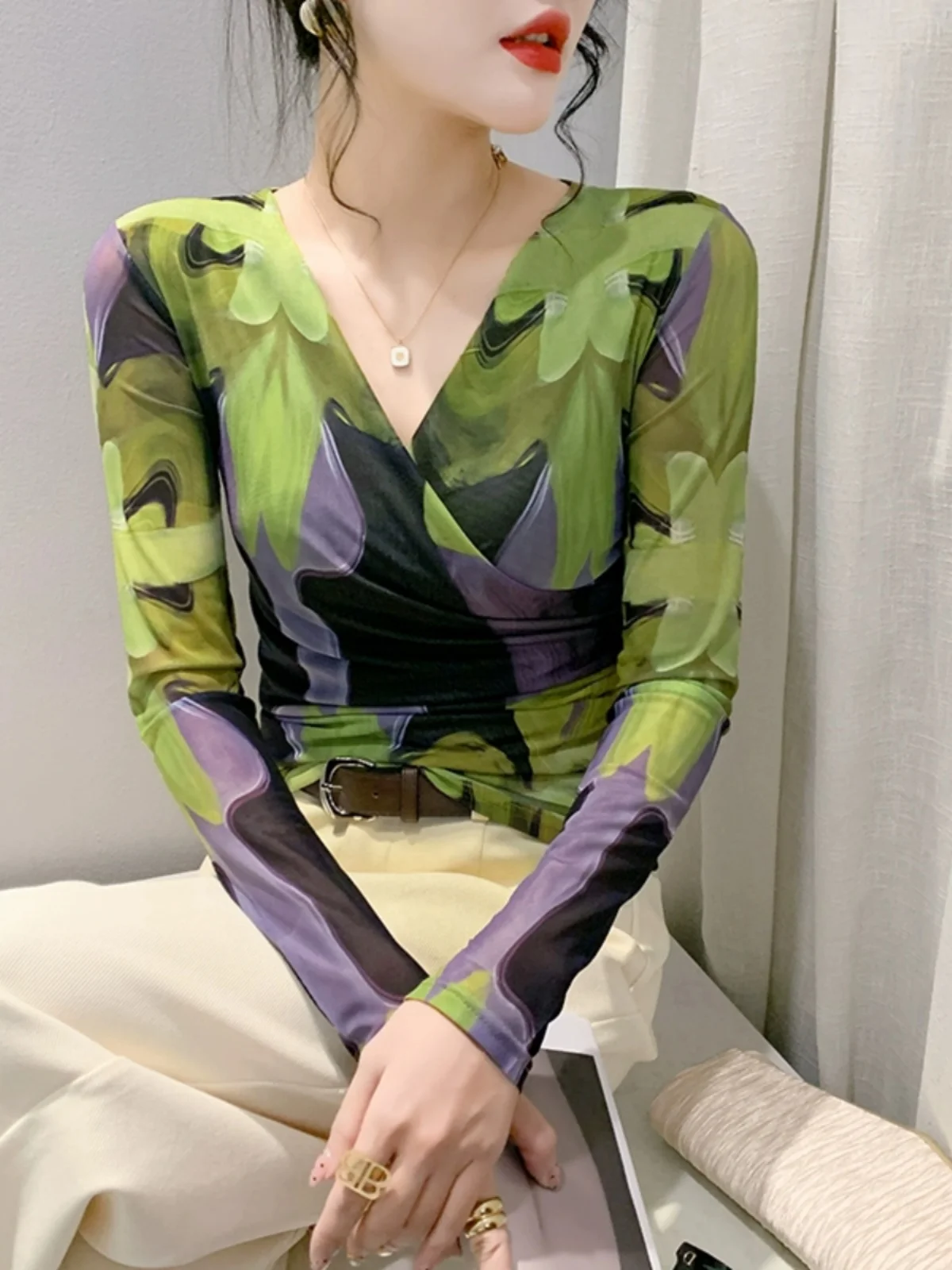 T-shirt à col en V Ele Cross, manches longues, imprimé, base, coupe ajustée, automne-hiver, tendance, style urbain, design jeune