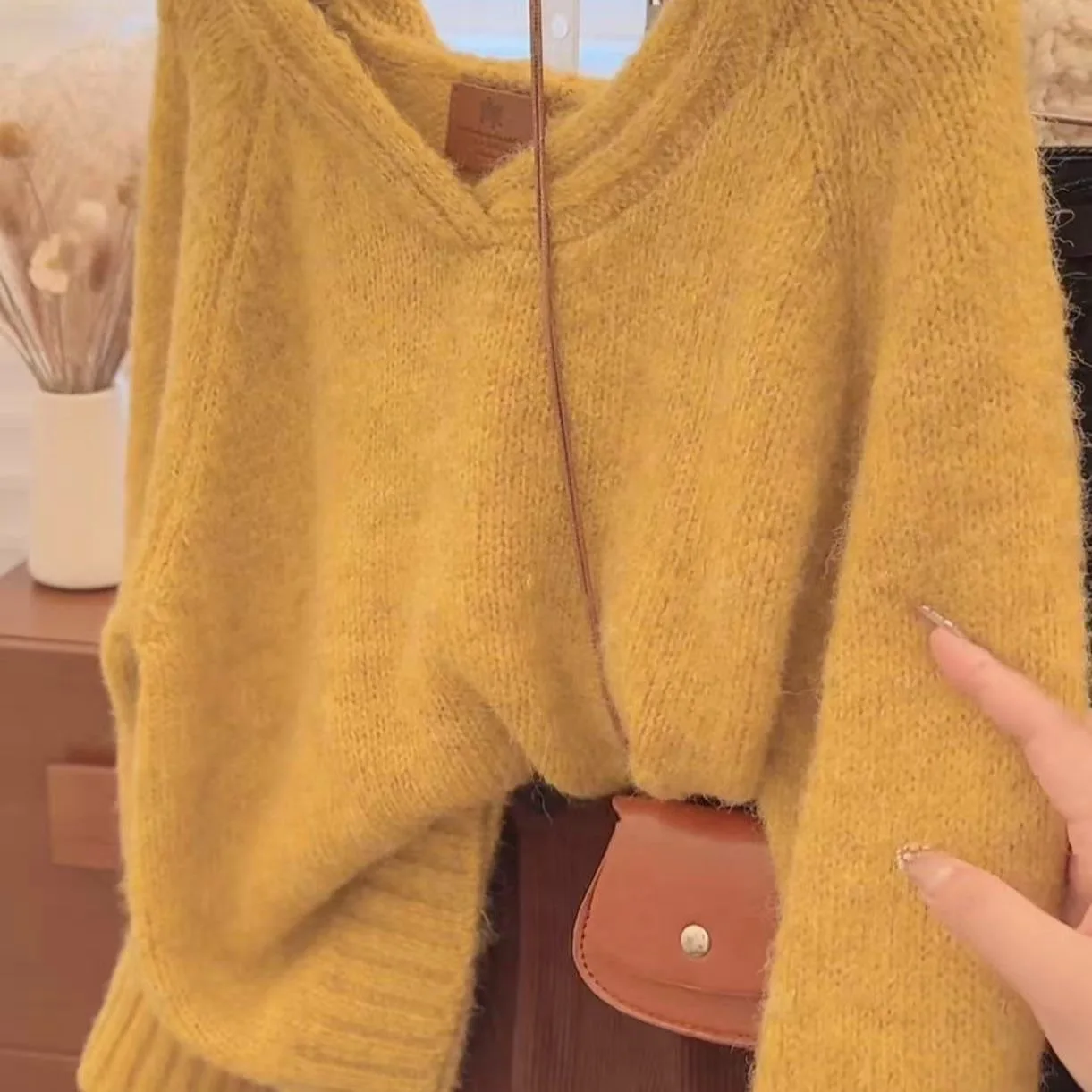 Suéter de punto peludo con cuello en V para mujer, Top informal acogedor de gran tamaño, color amarillo mostaza, estilo coreano, Otoño e Invierno