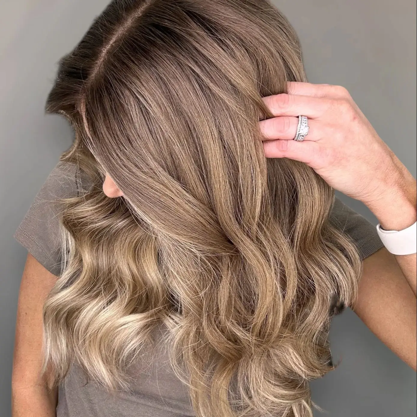 Perruques synthétiques douces de 24 pouces, perruque frontale en dentelle HD à reflets brun châtain ombré, perruque Body Wave Premium pour usage quotidien pour Cosplay