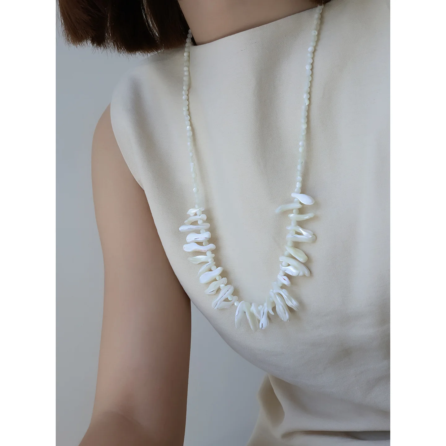 New White Mother-of-pearl Irregular Shell Beaded Necklace Gentle Style Versatile Necklace Commuting Date Accessories for Women