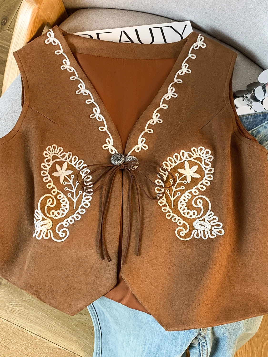 

Винтажный замшевый жилет n Sle, женский осенний модный дизайн, топ с v-образным вырезом и поясом, обычный тонкий топ, осенняя коллекция 2025 г.