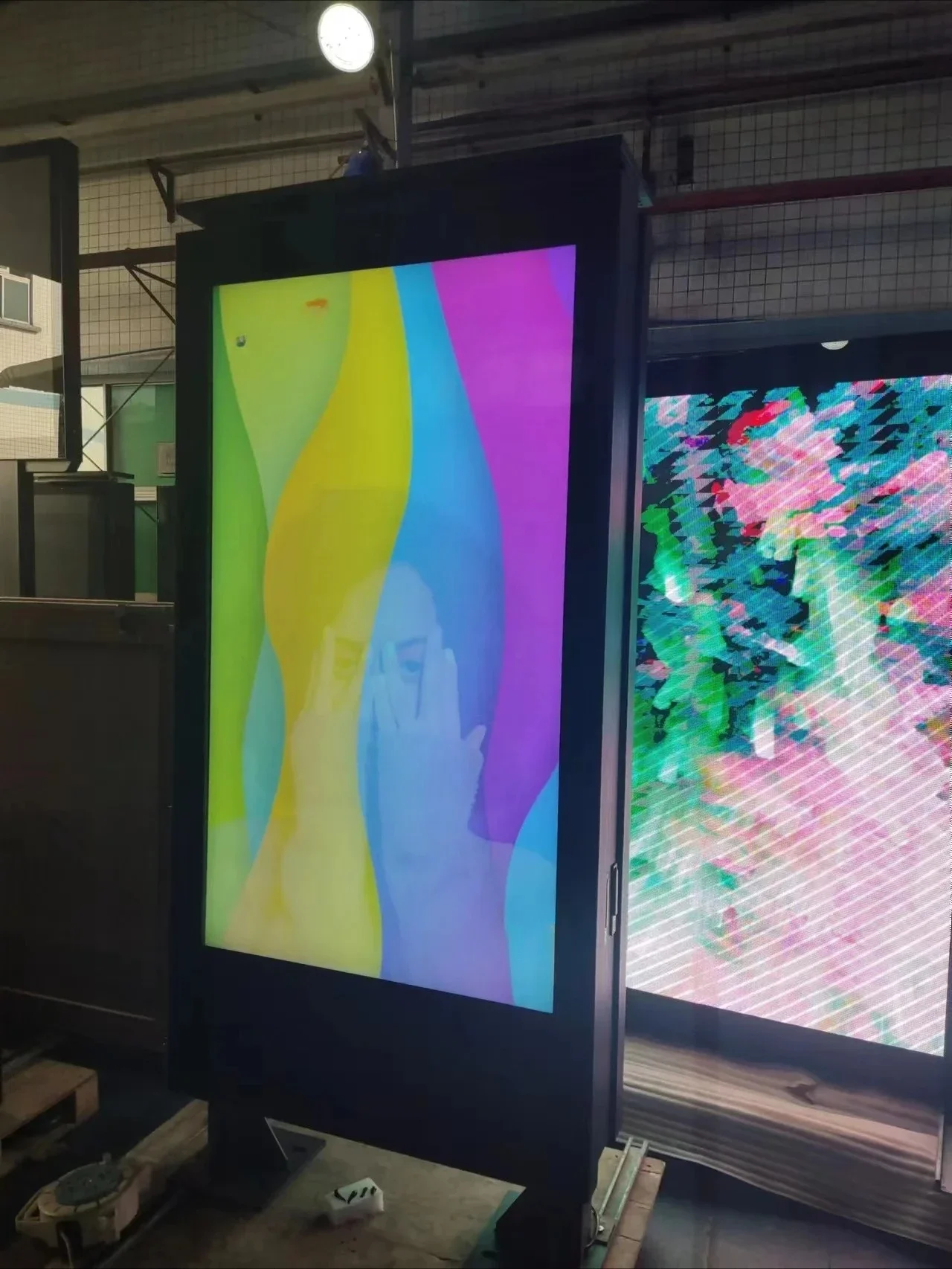 شاشة LCD خارجية عالية الجودة قابلة للقراءة في ضوء الشمس 86 بوصة كاميرات فيديو رقمية احترافية 4K