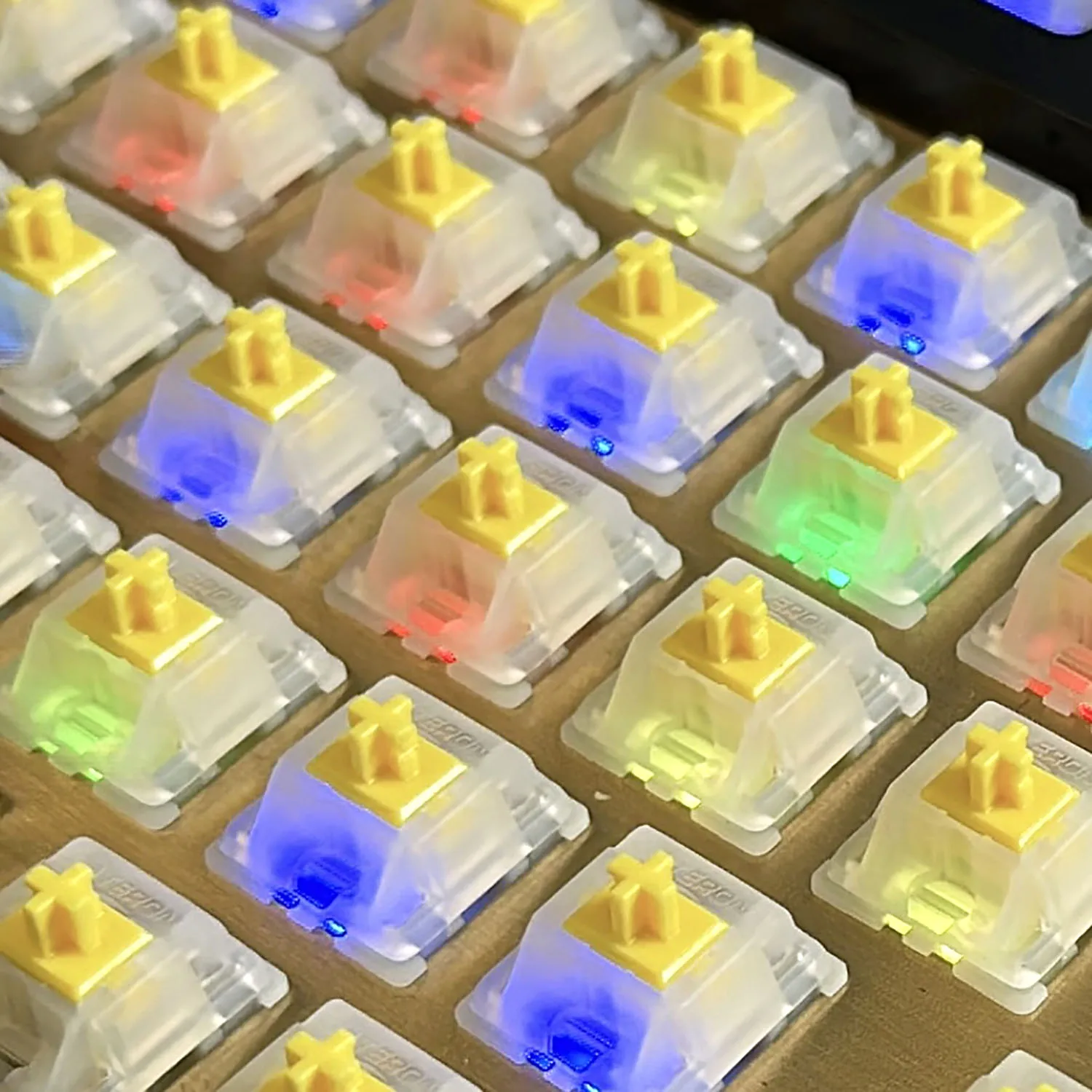 Interruptor amarillo con tapa Gateron/interruptores lubricados de fábrica de amarillo lechoso para personalización de teclado mecánico