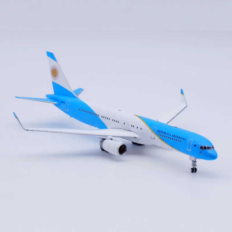 LH2446 Alloy Collectible Plane Gift JC Wings 1:200 Argentina Air Force Boeing B757-200 Diecast Aircraft Jet Model ARG-01