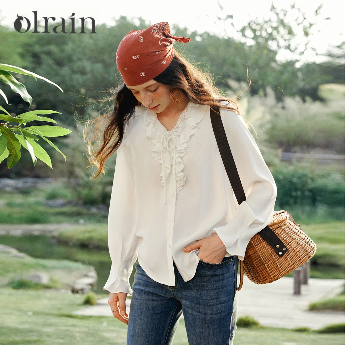 

OLrain женская блузка во французском стиле с v-образным вырезом, кружевные рубашки с рюшами, весна 2026, повседневные легкие свободные женские рубашки O58CC003180
