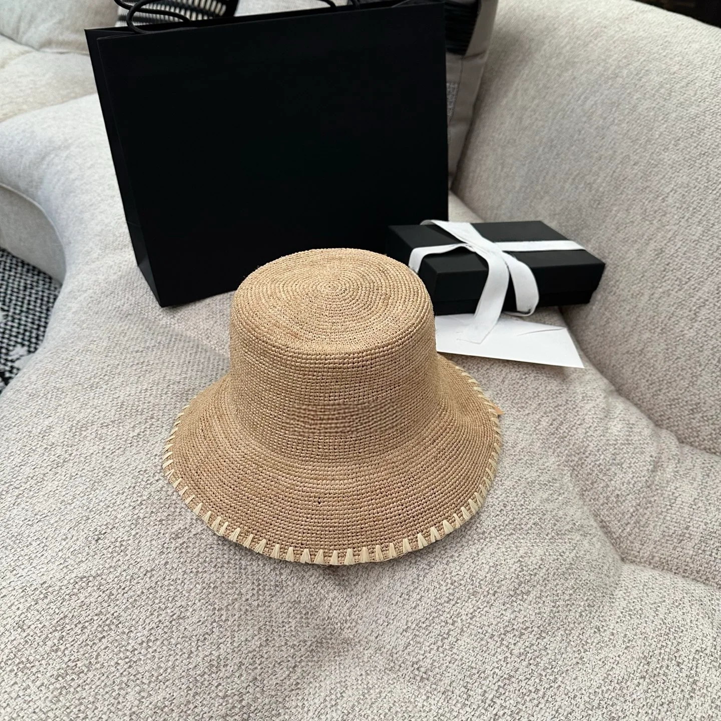 

Fashion Inspired Straw Sun Hat Wide Brim Anti-UV Beach Travel Bucket Hats For Ladies