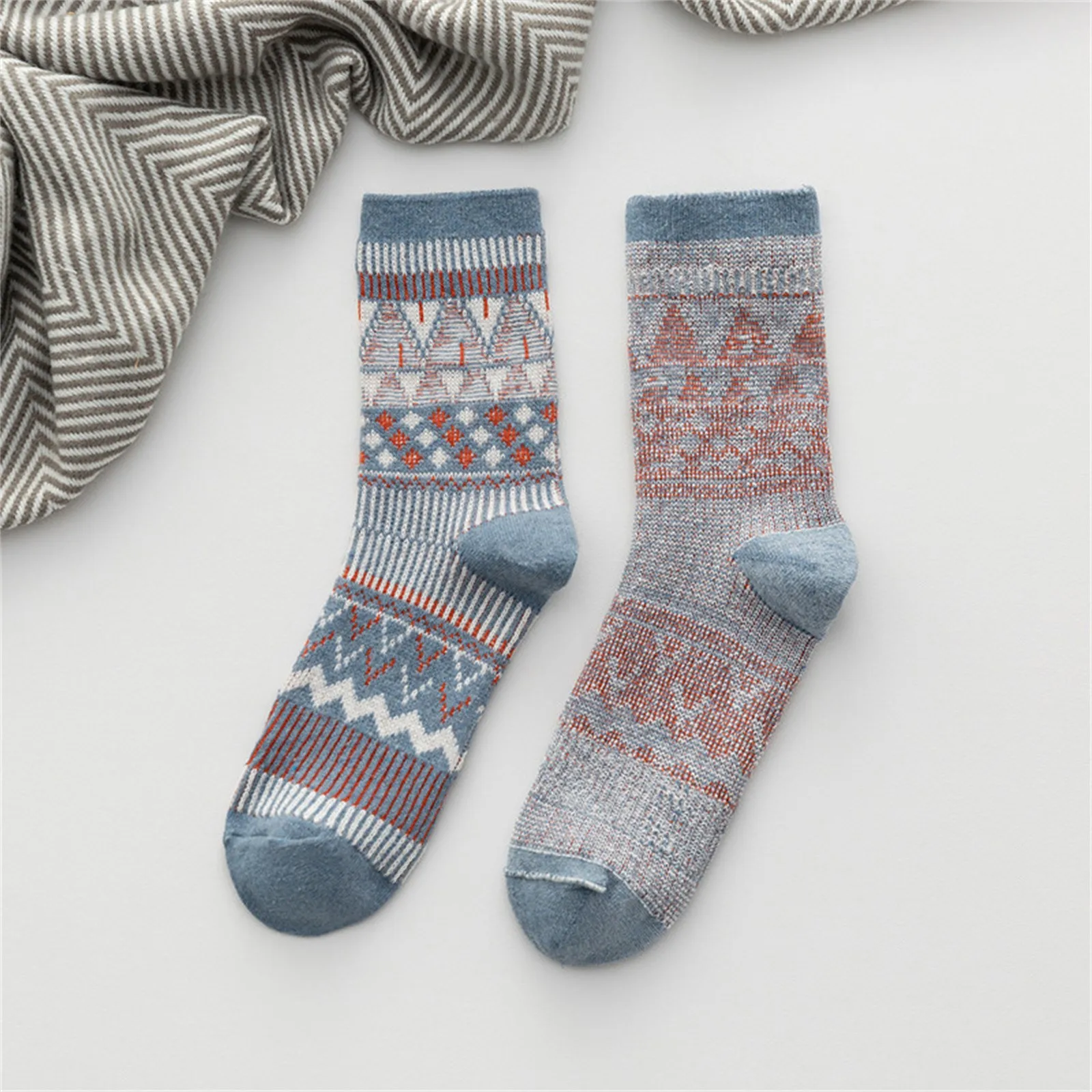 Dames- en meisjesmode Vintage bedrukte katoenen middenbuissokken Herfst en winter Warme, zachte en comfortabele kousen