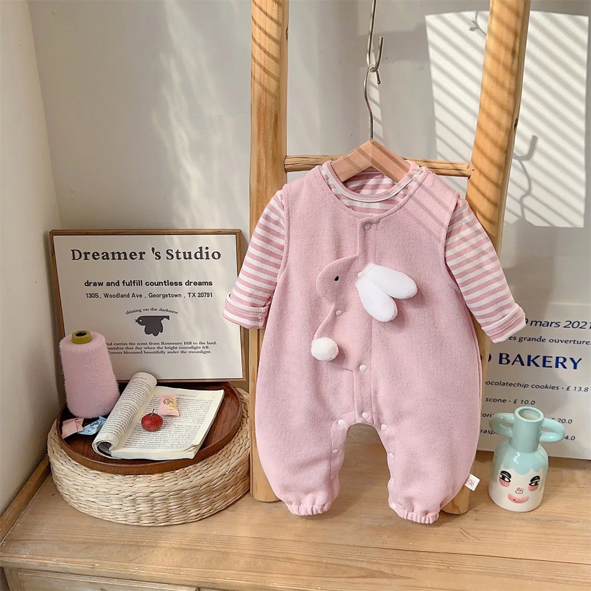 conjunto-de-ropa-de-bebe-para-nina-estilo-dulce-y-primaveral-con-pantalones-con-tirantes-de-conejito-y-camiseta-a-rayas-conjunto-de-2-piezas-ropa-de-otono