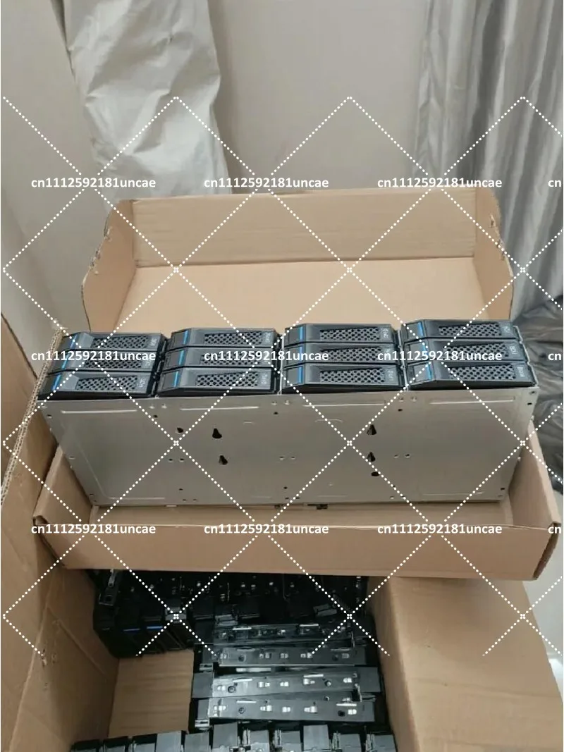 12-Bit Hard Drive Cage Hot-Swap SAS SATA HDD Bay with Expansion Chip