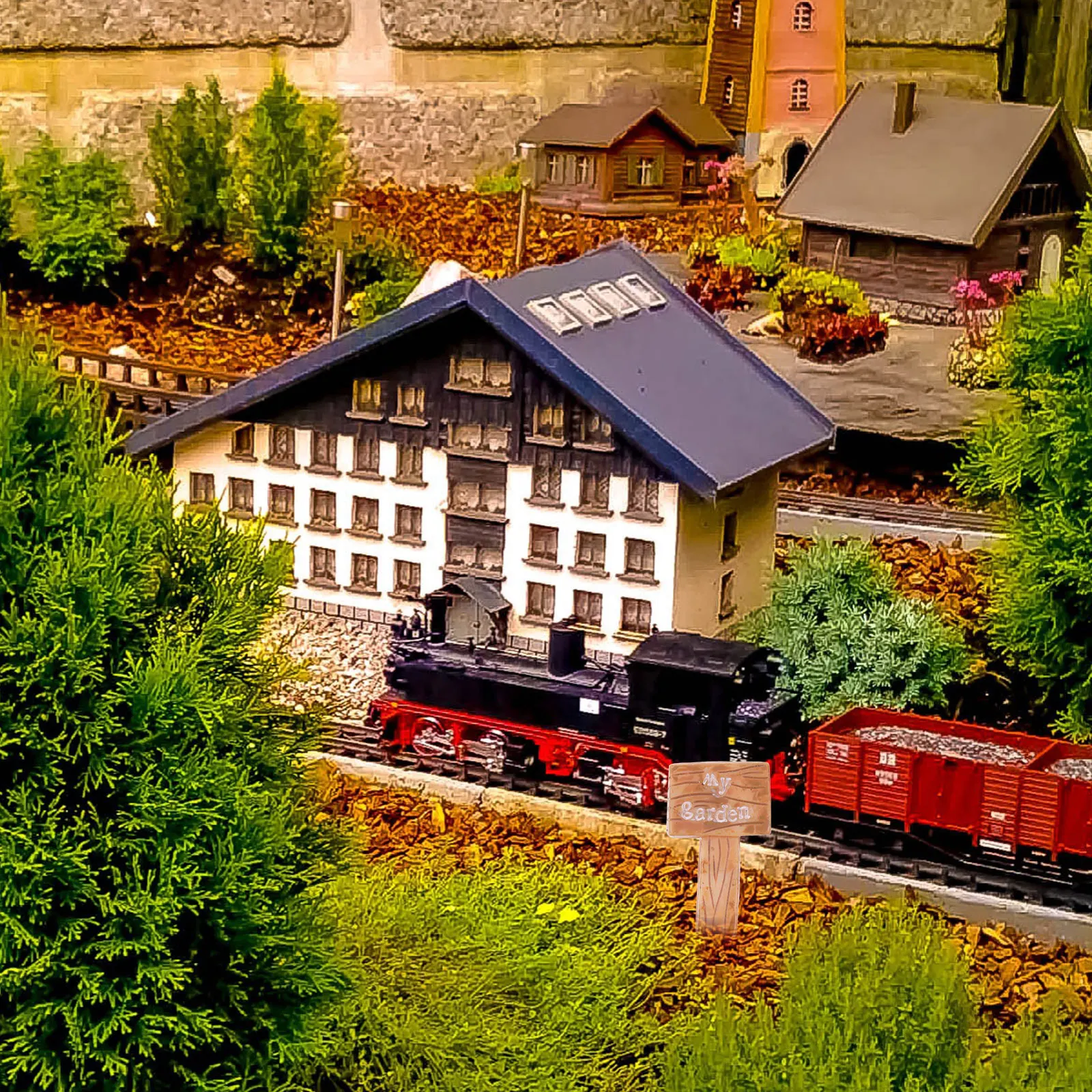 

10pcs Guidepost Resin Figurines Mini Decorative naments for Home Office Landscape Scene Layout Light