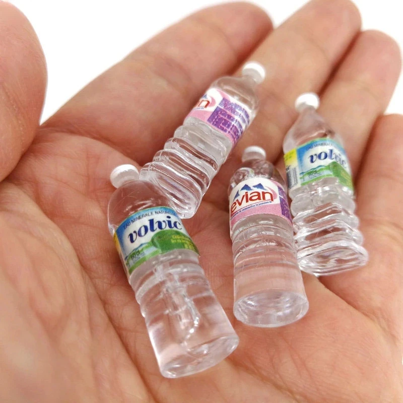 Mini botella de agua Mineral de simulación, modelo de resina, casa de muñecas en miniatura, juguetes de regalo para niños, accesorios de decoración del hogar, gran oferta, 1:12