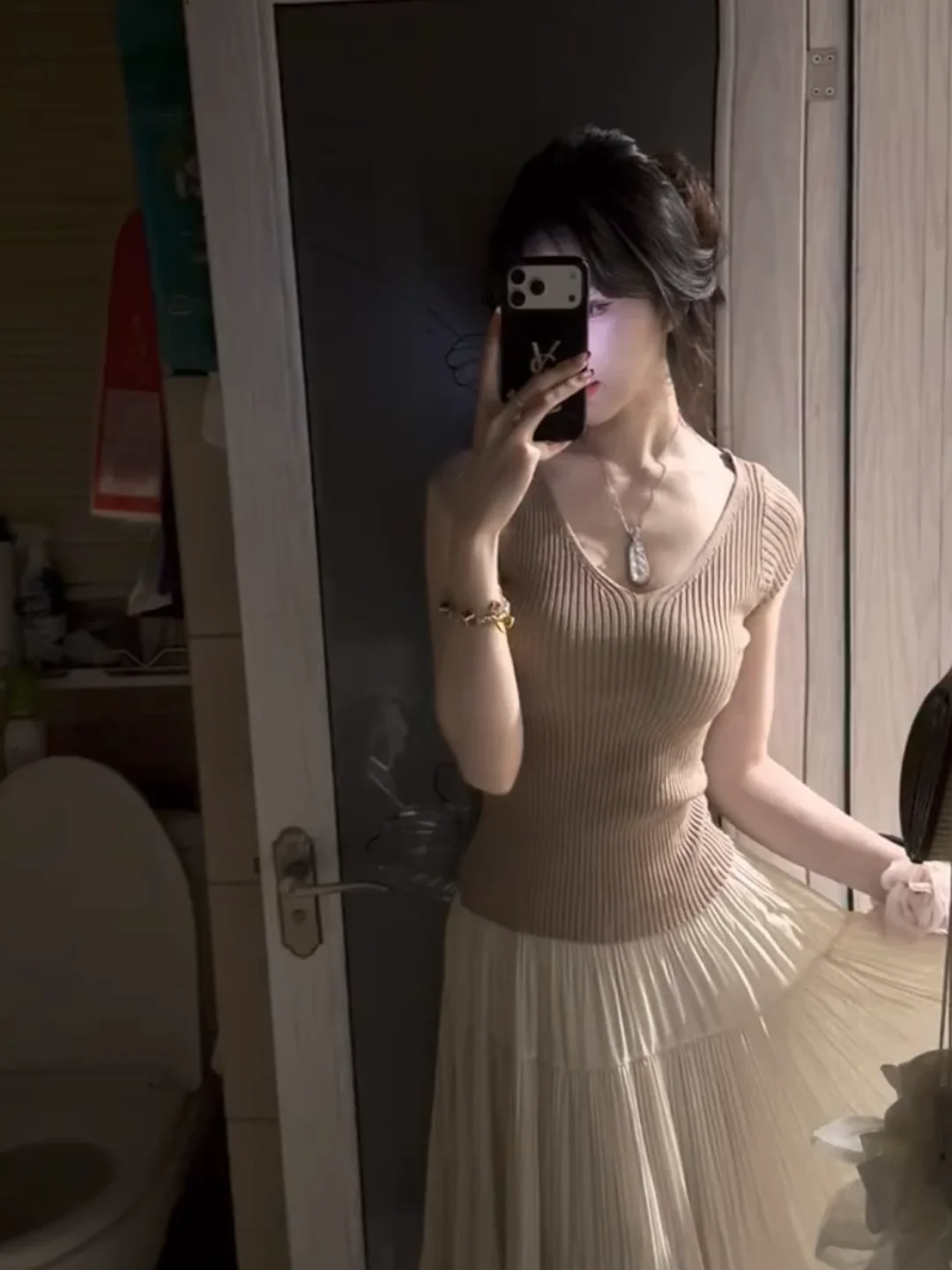 

Sexy Spicy Girl Retro Kaki Short Sleeve Knitted Top Summer Pure Desire White Half-length Skirt Two-piece Set V-neck Fashionable