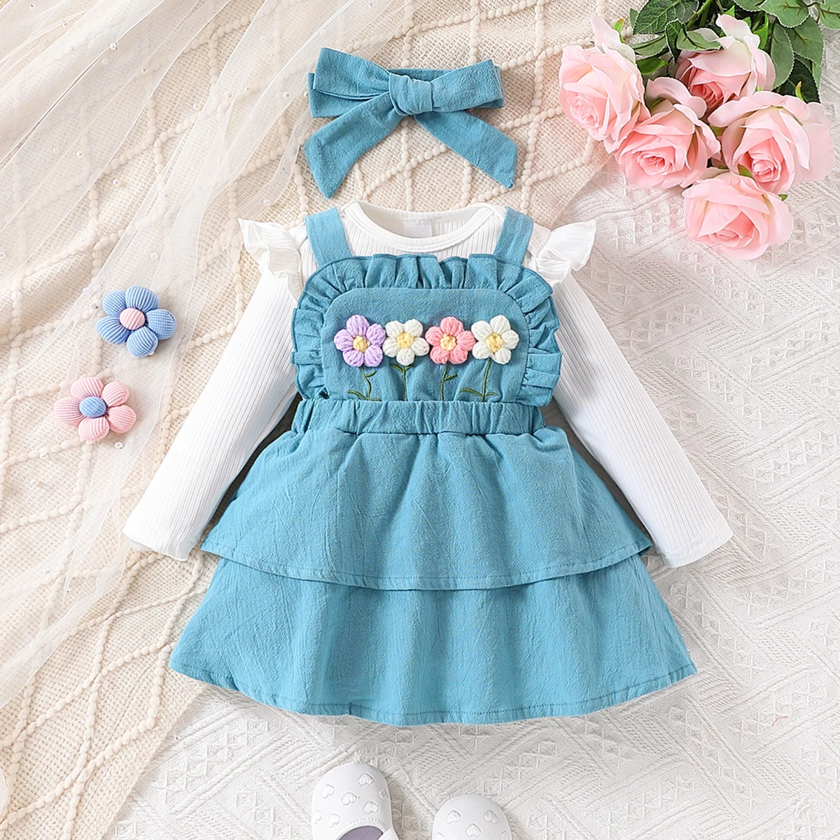 Two piece set of fashionable and cute baby girl fabric with round neck long sleeved jumpsuit and suspender skirt