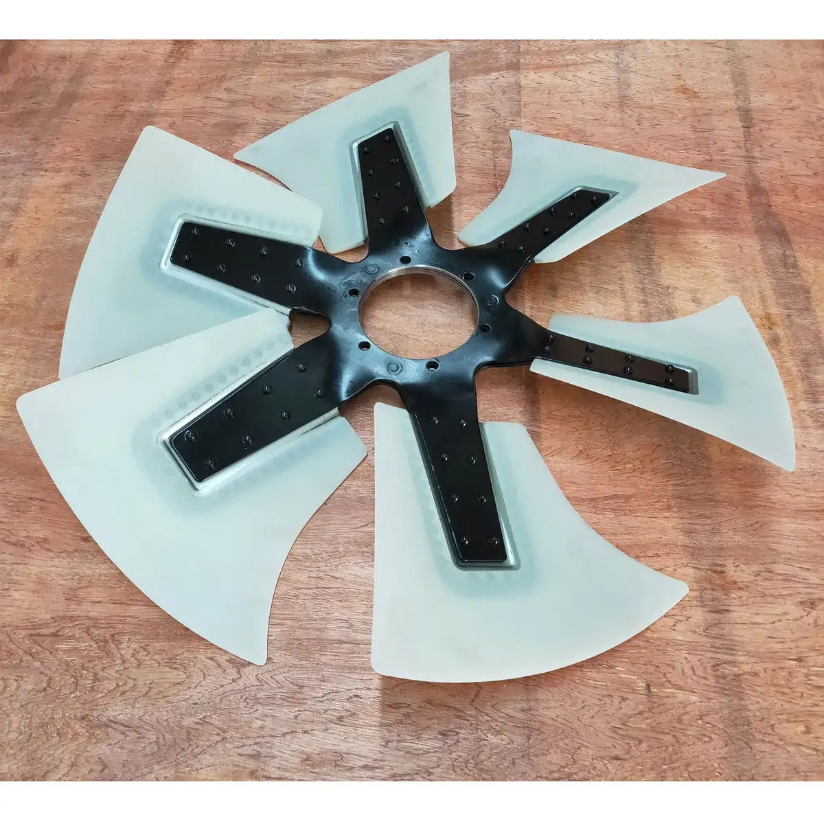 

Fan 600-633-7800 for Komatsu D61E D61EX D61PX D63E Engine S6D125E SAA6D114E