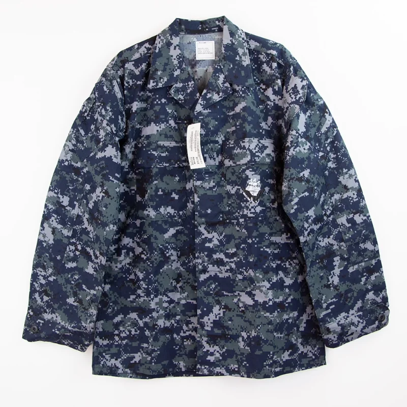 

Официальный выпуск в США: оригинальный верхний элемент боевого костюма NAVY NWU TYPE I для Doomsday Lonely Ship.