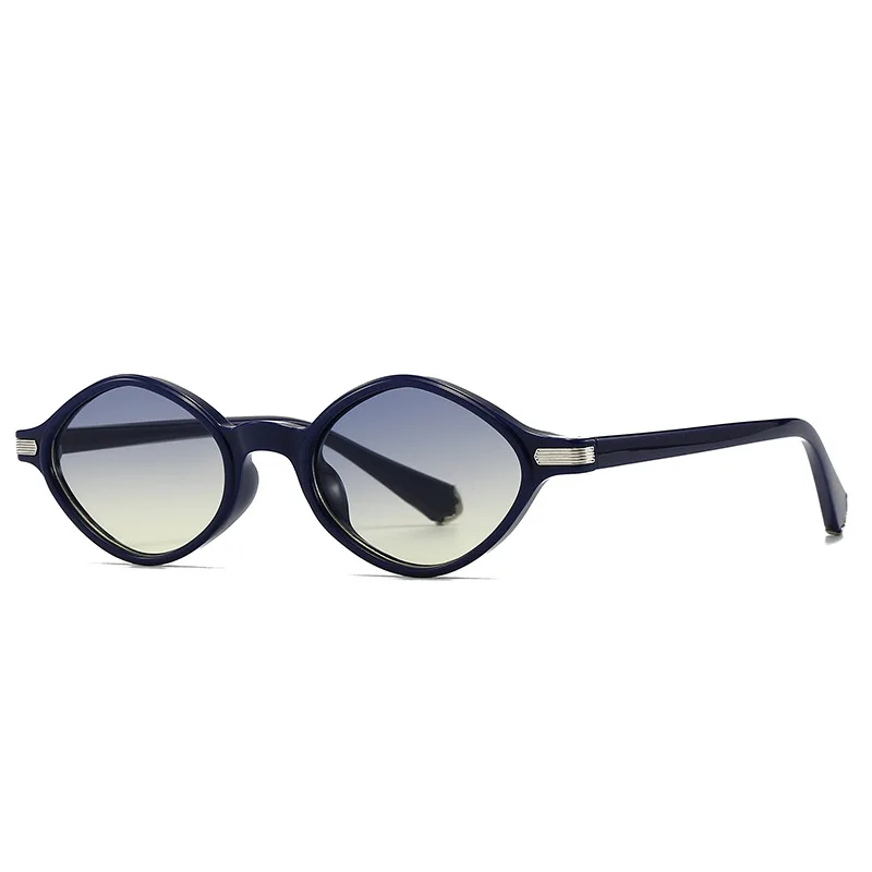 نظارات شمسية نسائية بإطار صغير على شكل عين القطة مربعة الشكل مع خطوط بسيطة ونجمة نفس النمط