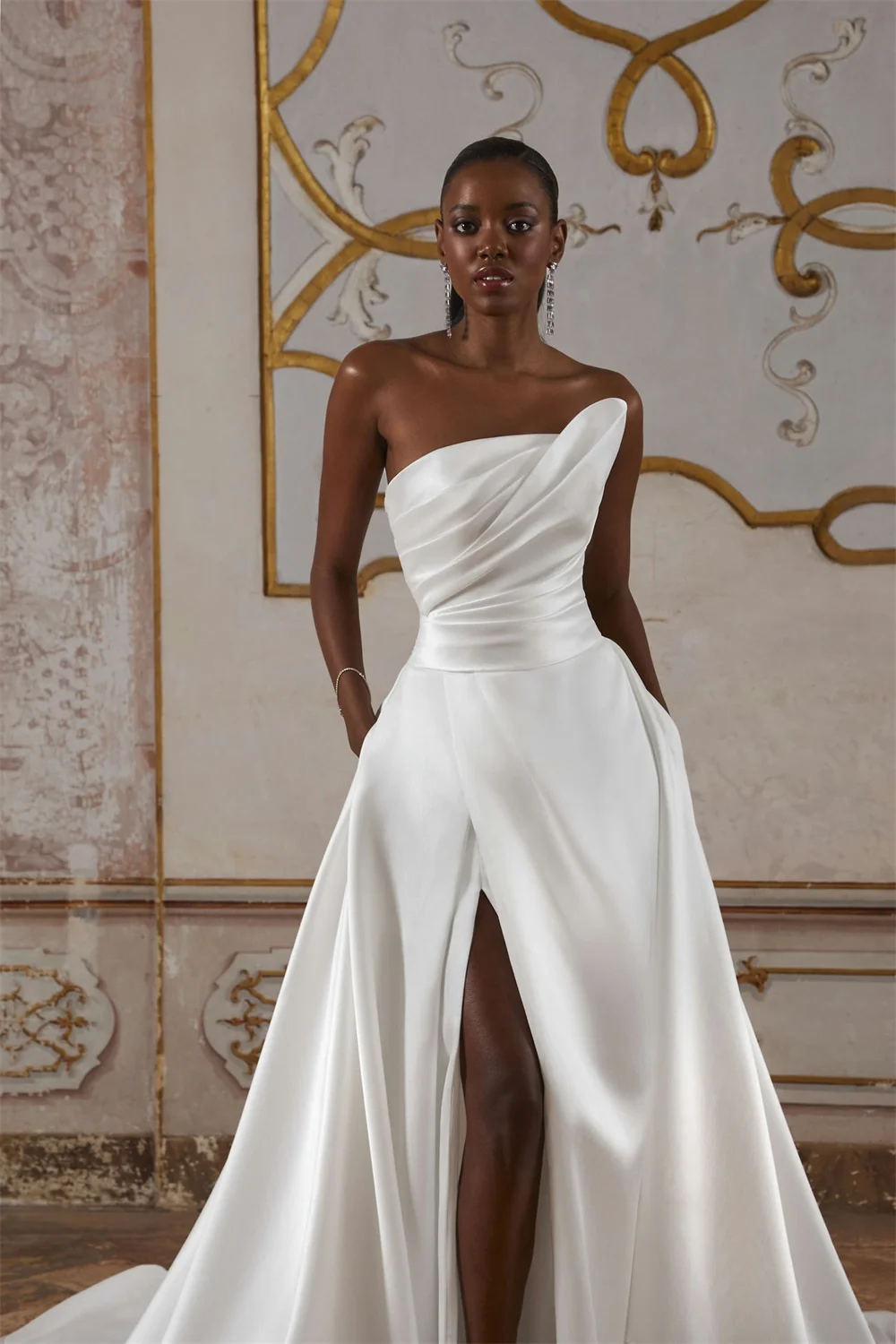 Tóquio personalizado branco cetim sem alças vestidos de casamento sem mangas lado alta divisão vestido de noiva 2025 zip voltar a linha vestido de casamento