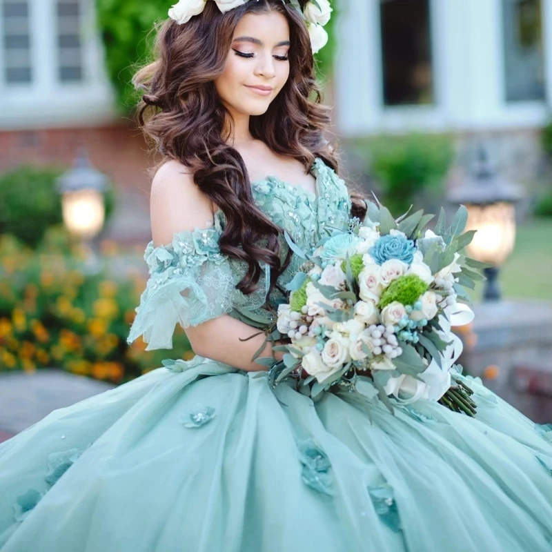 Luxury Sweetheart Quinceanera Dress 2024 Ball Gown Princess Chapel Train Flower Applique Sweet 15 16 Birthday Party Gown Pageant