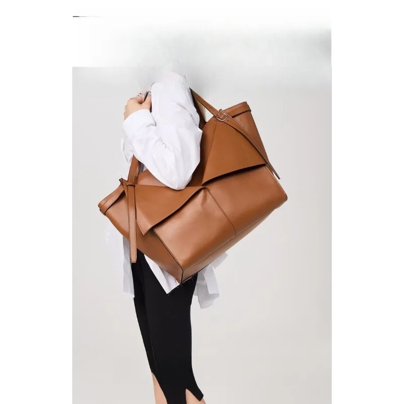 2025 Small Design Large Capacity Tote Bag, Simple European and American Water Bucket Bag, Single-Shoulder Crossbody Women's Bag