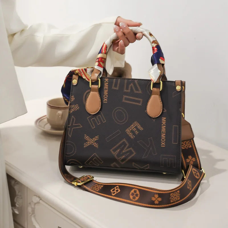 

2025 Новая модная маленькая квадратная сумка для женщин, большая вместительная сумка на плечо, модная сумка через плечо с верхней ручкой, универсальная