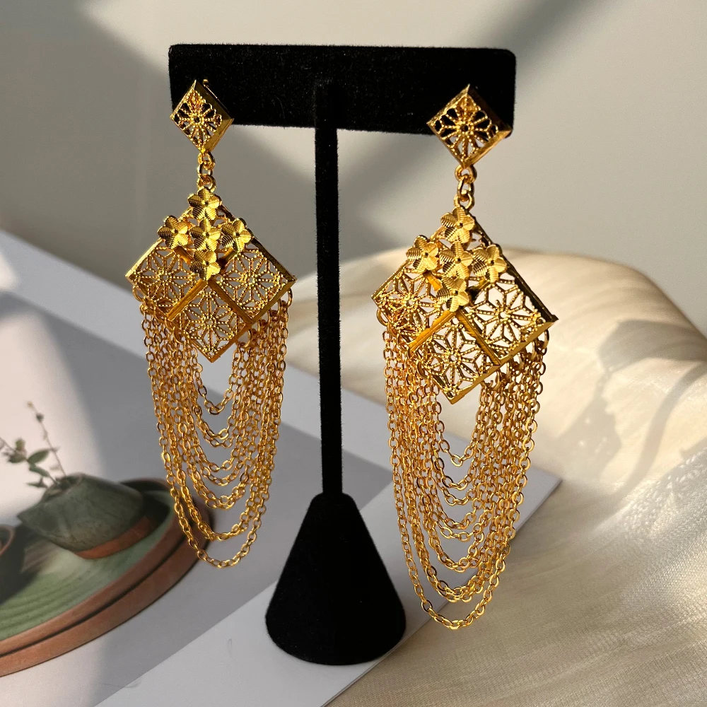 أقراط متدلية فاخرة بشراشيب دبي أنيقة من النحاس المطلي بالذهب عيار 24 قيراط للنساء مجوهرات الزفاف الهندية هدية رمضان