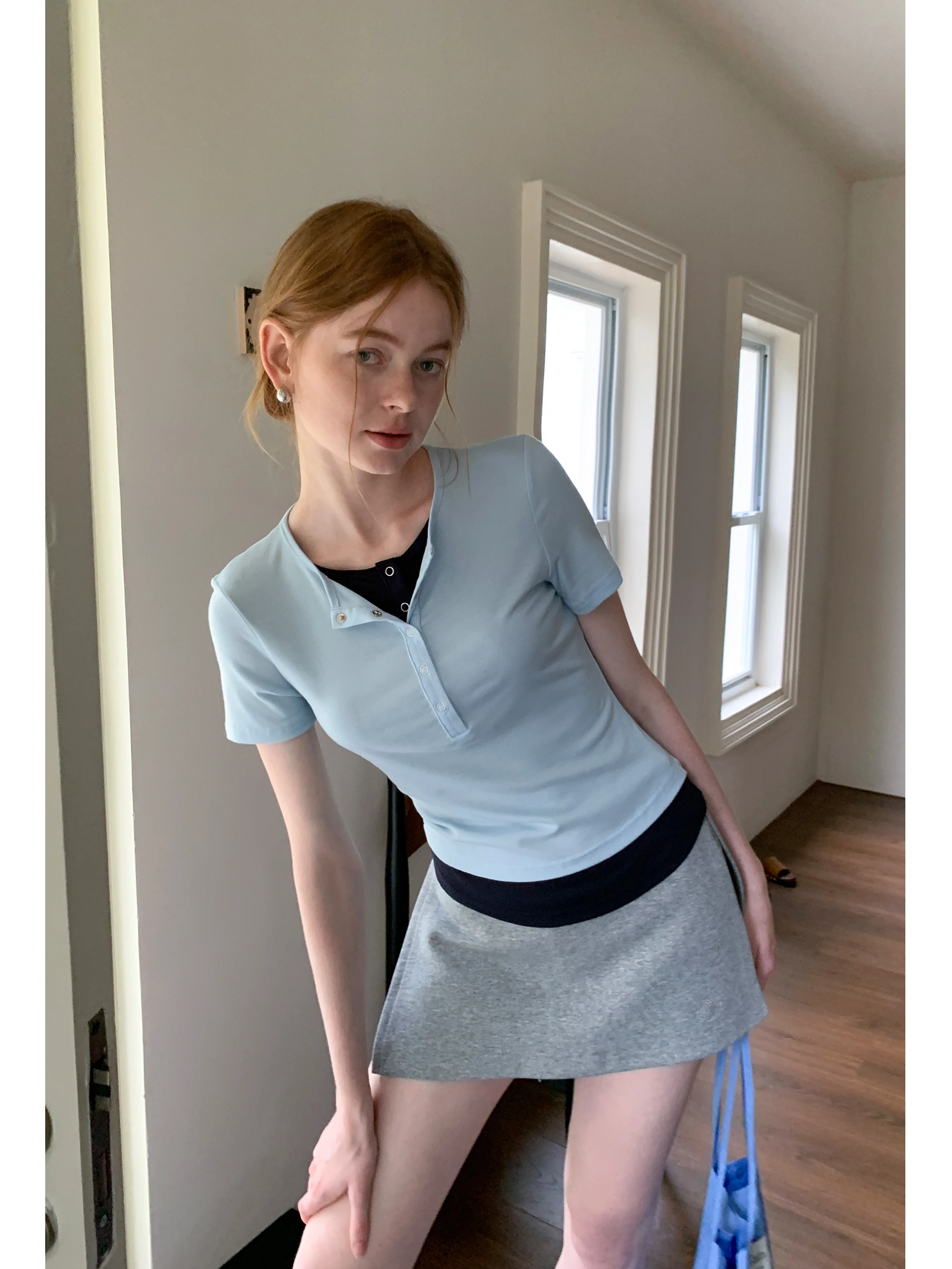 

Женский летний повседневный топ Slim Fit с коротким рукавом, круглым вырезом, скрытыми пуговицами и цветовыми блоками Eggka, состоящий из двух частей