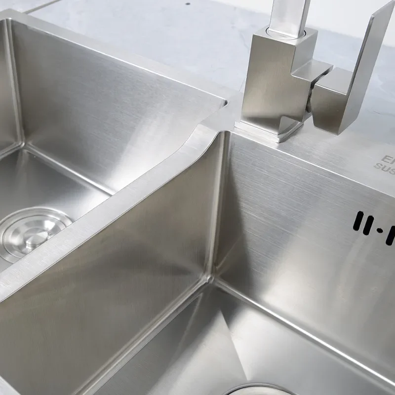 Brushed Handmade Double Bowl Kitchen Sink 304 Stainless Steel Thickened Undermount Vegetable Washing Basin for Countertop