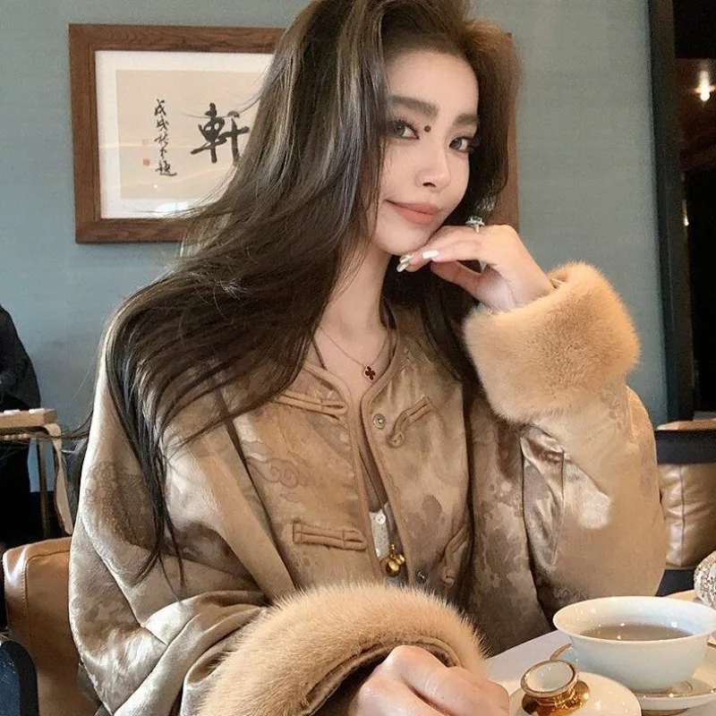 Extra-large, High-end, New Chinese-style Retro Coat Is A Loose Elegant Traditional Chinese Style Coat for Plump Women in Winter.