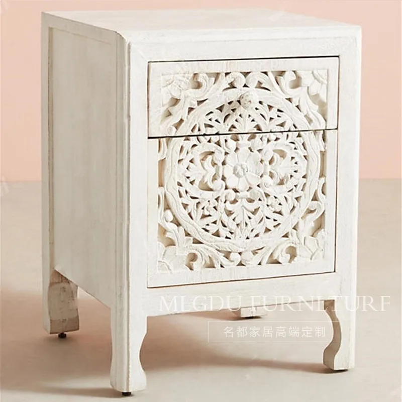 Geschnitzter Nachttisch, hohler geschnitzter Nachttisch