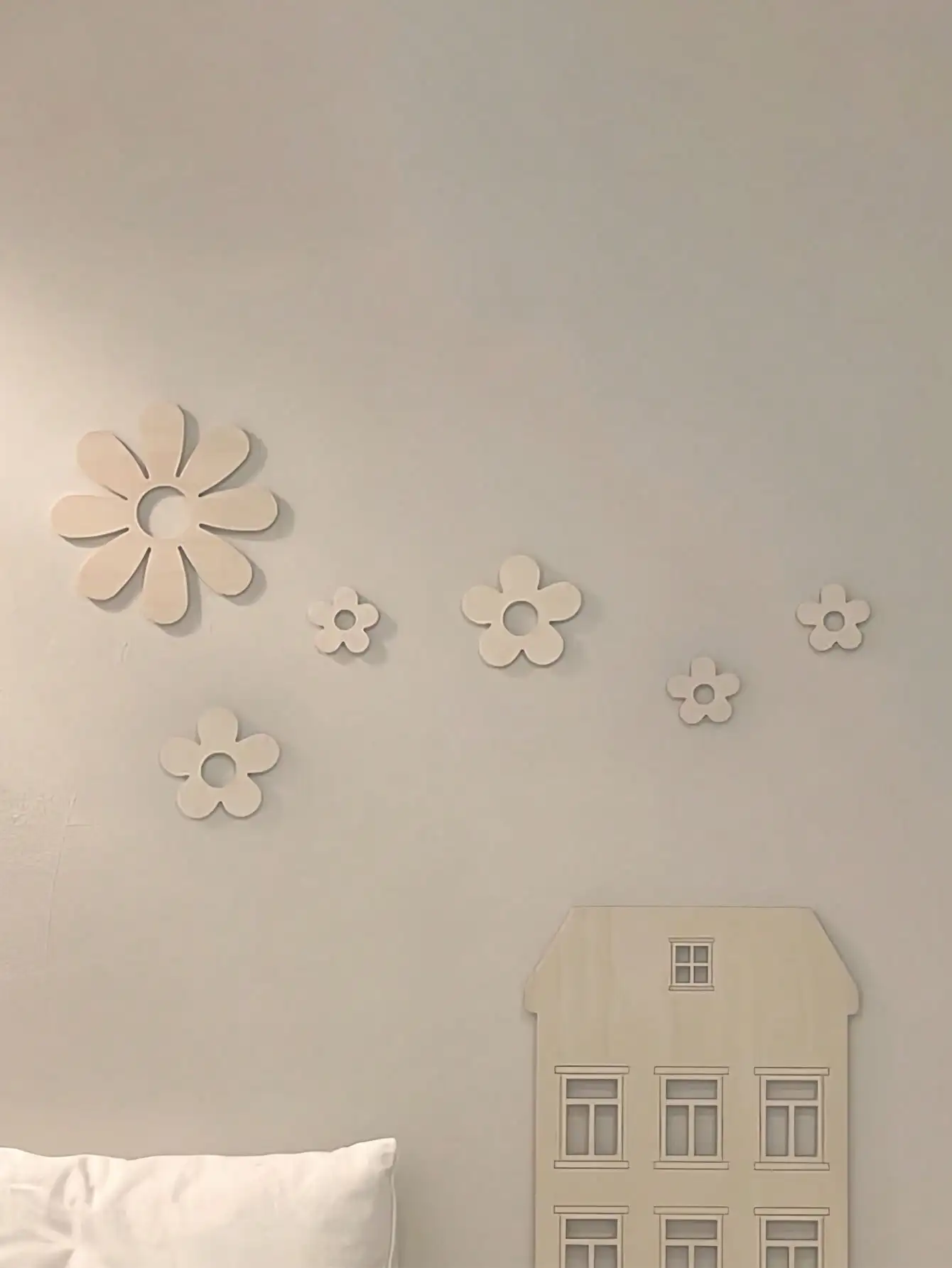 Nordic Children's Room Wall Decor Set 6 Pieces Fresh Small Flower Wall Hanging Stickers Scene Arrangement Bedroom Wall Art